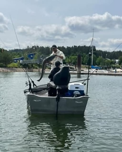 Raubfischfang vom Boot aus abseits vom Segelhafen Ramsberg